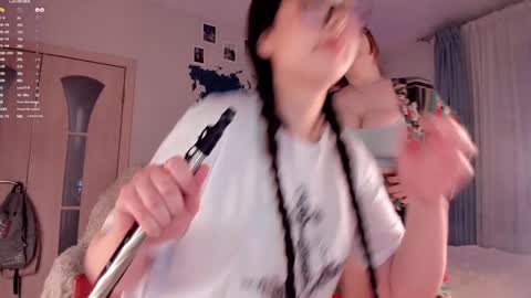 -Lisa- Help me to reach 100 thumbs up3 online show from February 7, 2025, 6:56 pm