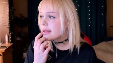 -Lisa- Help me to reach 100 thumbs up3 online show from October 2, 2025, 4:14 pm