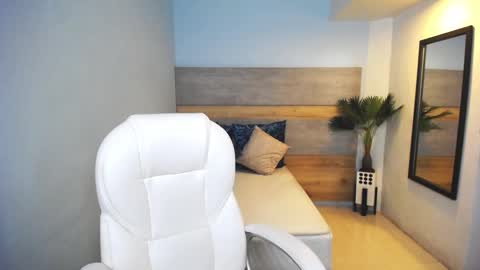 Liseth Fox online show from December 9, 2024, 8:23 pm