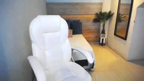 Liseth Fox online show from January 7, 2025, 6:45 pm