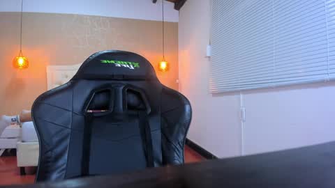 L I S S A  online show from March 6, 2025, 7:03 am