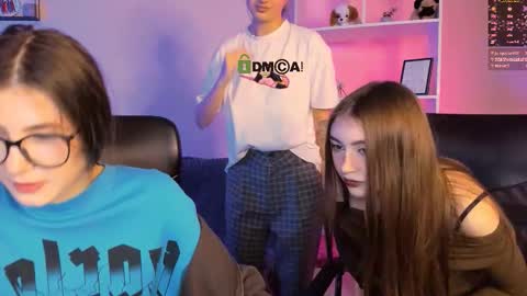 lissa_night online show from December 1, 2025, 11:48 am