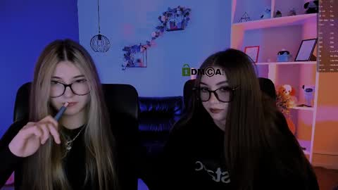 lissa_night online show from April 4, 2026, 7:44 pm