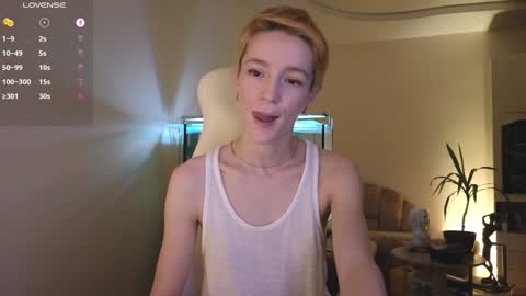 Snapshot of litllle_alis_a chatting on February 2, 2025, 5:59 pm Alisa online show from February 2, 2025, 5:59 pm