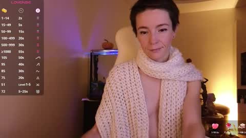 Snapshot of litllle_alis_a chatting on October 5, 2025, 7:56 pm Alisa online show from October 5, 2025, 7:56 pm