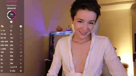 Snapshot of litllle_alis_a chatting on October 6, 2025, 8:17 pm Alisa online show from October 6, 2025, 8:17 pm