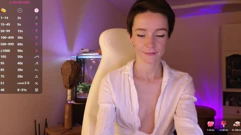 Snapshot of litllle_alis_a chatting on November 11, 2025, 7:03 pm Alisa online show from November 11, 2025, 7:03 pm