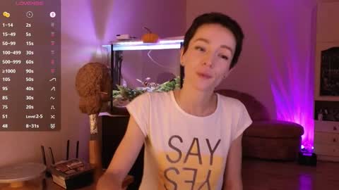 Snapshot of litllle_alis_a chatting on November 25, 2025, 9:15 pm Alisa online show from November 25, 2025, 9:15 pm