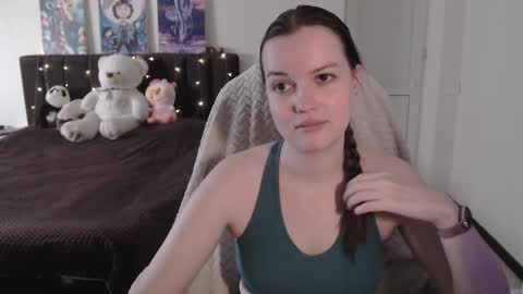 little__flowers online show from November 9, 2025, 8:12 am