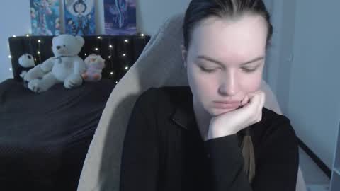 little__flowers online show from January 18, 2026, 8:40 am