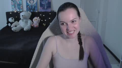 little__flowers online show from May 13, 2026, 9:06 am