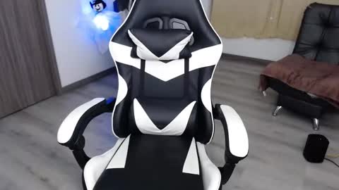 Amelie  online show from October 25, 2025, 12:18 am