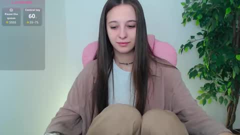 Lana online show from September 18, 2025, 6:37 am