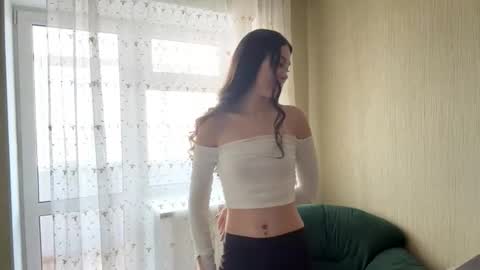 Viiola online show from October 22, 2025, 4:35 am