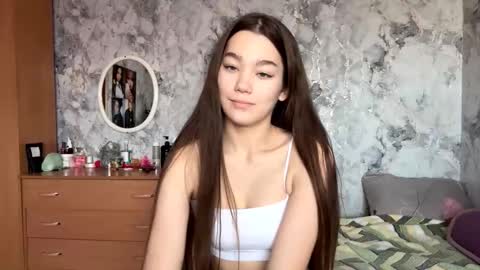 Viiola online show from November 25, 2025, 5:18 am