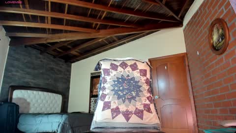 Izzi online show from December 22, 2025, 5:43 pm