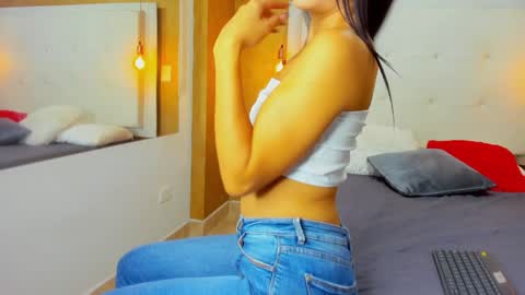 Snapshot of little_jenni chatting on January 27, 2025, 1:52 pm online show from January 27, 2025, 1:52 pm