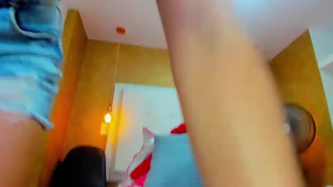 Snapshot of little_jenni chatting on February 2, 2025, 5:04 pm online show from February 2, 2025, 5:04 pm