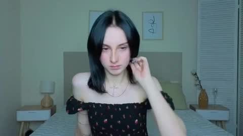 little_mollee online show from October 22, 2025, 12:38 pm