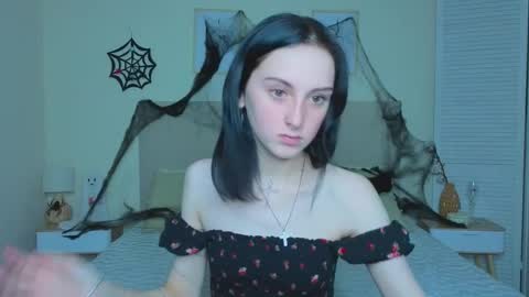 little_mollee online show from November 1, 2025, 9:28 pm