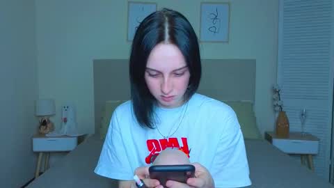 little_mollee online show from November 14, 2025, 4:28 pm