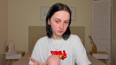 little_mollee online show from November 23, 2025, 4:01 am