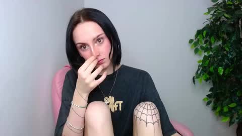 little_mollee online show from November 29, 2025, 9:18 pm