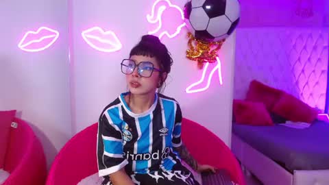 Snapshot of little_paulette chatting on July 9, 2026, 4:05 am Paulette online show from July 9, 2026, 4:05 am