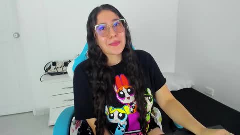 Laire  online show from November 20, 2025, 11:15 pm