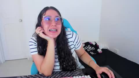 Laire  online show from November 22, 2025, 7:57 pm