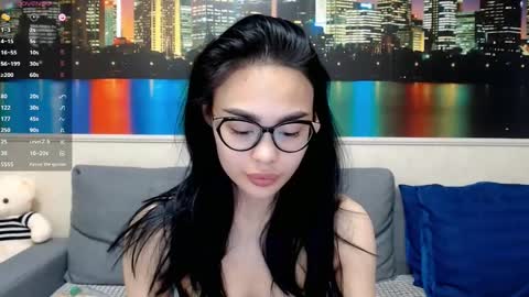 Snapshot of little_v1rgin_angel chatting on December 5, 2024, 10:55 am Kwan online show from December 5, 2024, 10:55 am