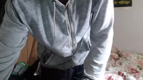 littlealien7 online show from January 4, 2025, 1:10 am