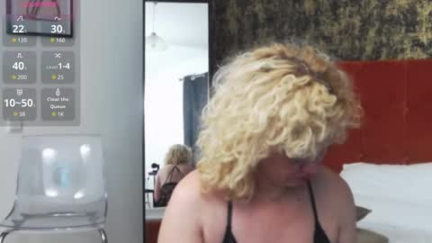 LittleCurlyGirll online show from December 5, 2025, 7:43 pm