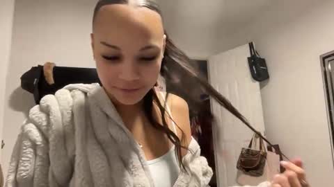 Snapshot of littlecutiechloe chatting on January 12, 2026, 11:32 pm LittleCutieChloe online show from January 12, 2026, 11:32 pm
