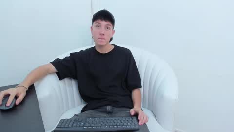 Snapshot of littledanny_ chatting on November 12, 2025, 4:07 pm DANNY online show from November 12, 2025, 4:07 pm