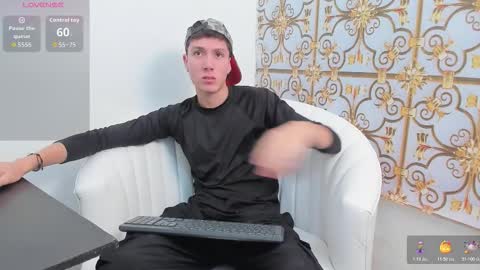 Snapshot of littledanny_ chatting on November 18, 2025, 2:54 pm DANNY online show from November 18, 2025, 2:54 pm