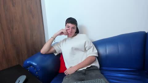 Snapshot of littledanny_ chatting on November 29, 2025, 5:27 pm DANNY online show from November 29, 2025, 5:27 pm