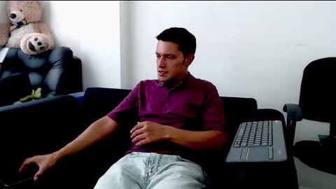 Manu online show from March 10, 2025, 9:18 pm