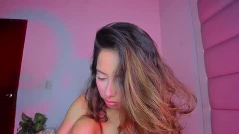 littlee_emma_ online show from September 10, 2025, 3:06 am