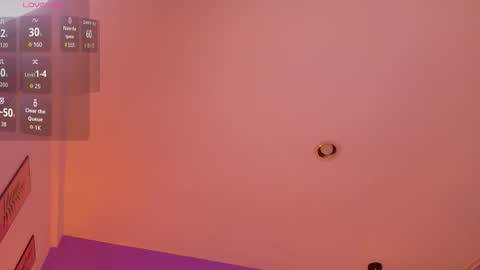 Snapshot of littleebonymommy chatting on November 25, 2025, 8:20 pm Tania online show from November 25, 2025, 8:20 pm