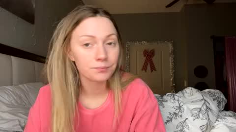 Snapshot of littleemommaa23 chatting on January 21, 2025, 12:07 pm LittleMomma online show from January 21, 2025, 12:07 pm