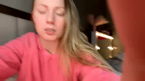 Snapshot of littleemommaa23 chatting on January 21, 2025, 3:10 pm LittleMomma online show from January 21, 2025, 3:10 pm