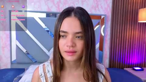 Snapshot of littleesara18 chatting on May 7, 2026, 2:44 pm Sara online show from May 7, 2026, 2:44 pm