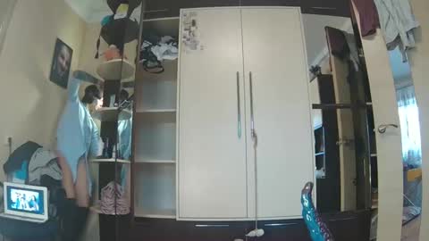 littlehappines online show from April 13, 2026, 3:17 pm