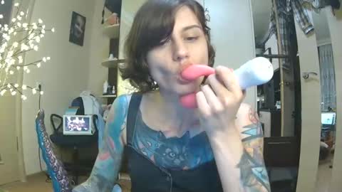 littlehappines online show from April 19, 2026, 8:00 pm