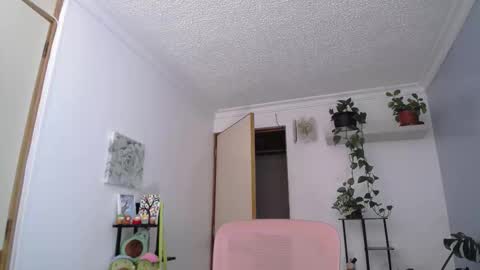 Laksmi online show from March 4, 2026, 9:43 pm