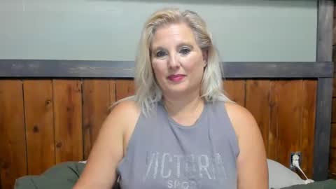 lisanixs online show from September 25, 2025, 2:59 am