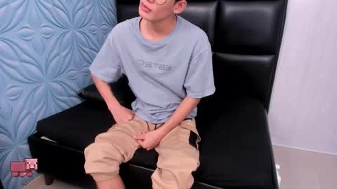 MAX online show from September 21, 2025, 11:23 am