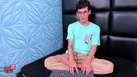 MAX online show from September 24, 2025, 12:30 pm