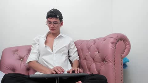 MAX online show from October 15, 2025, 5:51 am